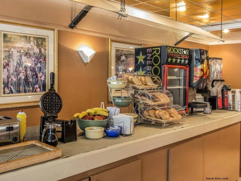 Econo Lodge – Douglas | Affordable Comfort & Modern Amenities