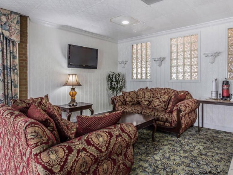 Econo Lodge – Douglas | Affordable Comfort & Modern Amenities