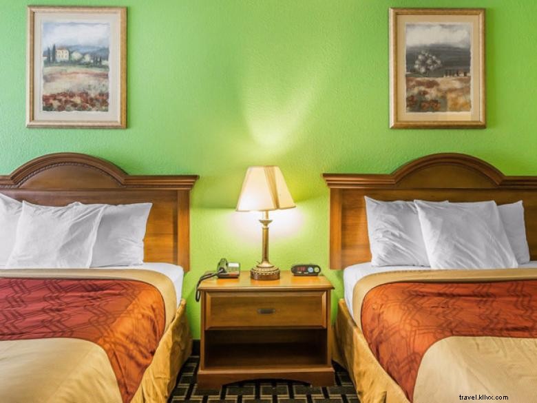 Econo Lodge – Douglas | Affordable Comfort & Modern Amenities