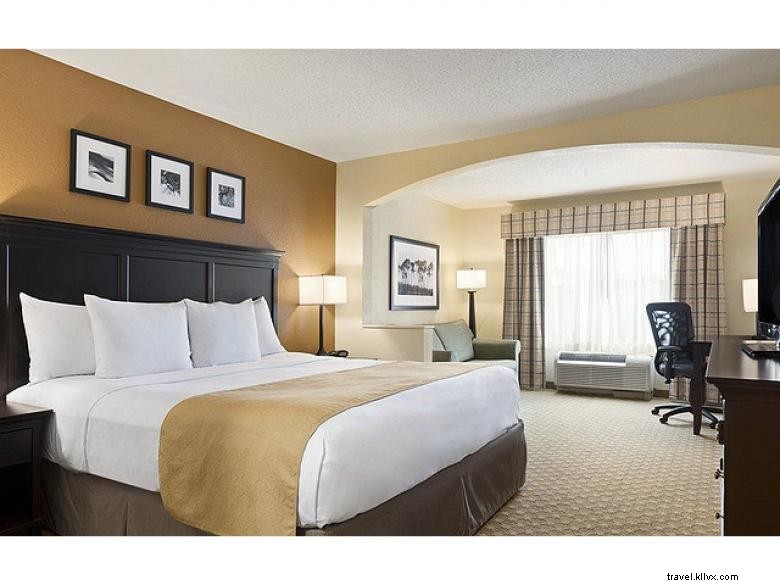 Experience Comfort & Convenience at Country Inn & Suites by Radisson – Savannah Gateway