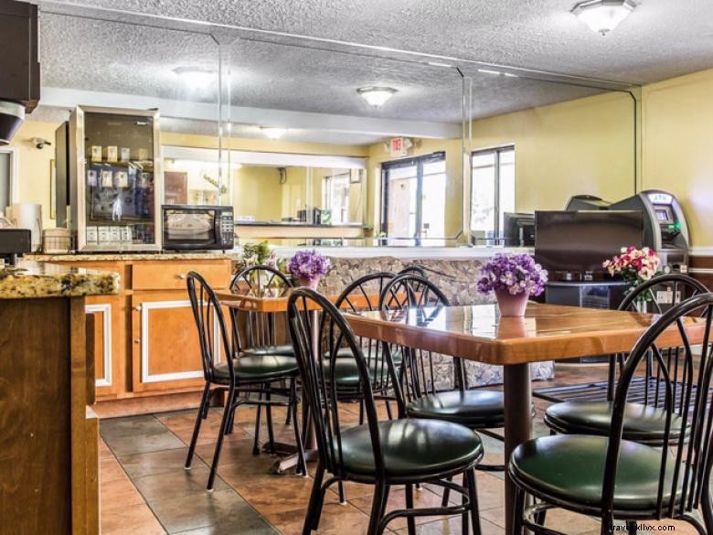 Econo Lodge Decatur: Comfortable & Affordable Stays in Atlanta Metro