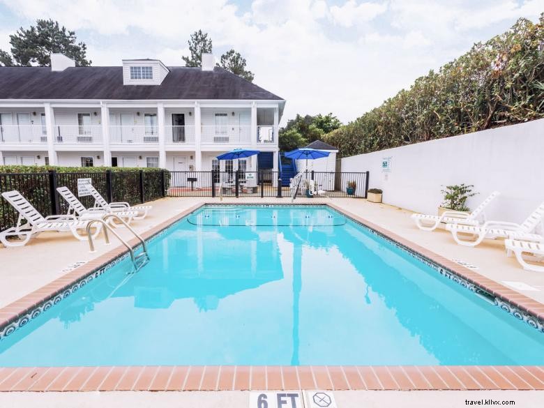 Stay Comfortably at Baymont Inn by Wyndham Valdosta – Conveniently Located Near Valdosta Mall