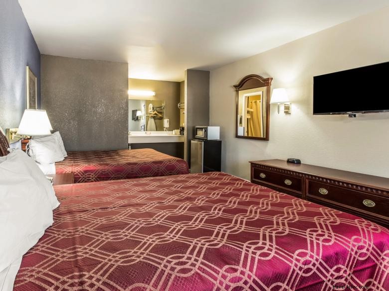 Econo Lodge Thomaston: Comfortable Budget Stays Near Historic Downtown