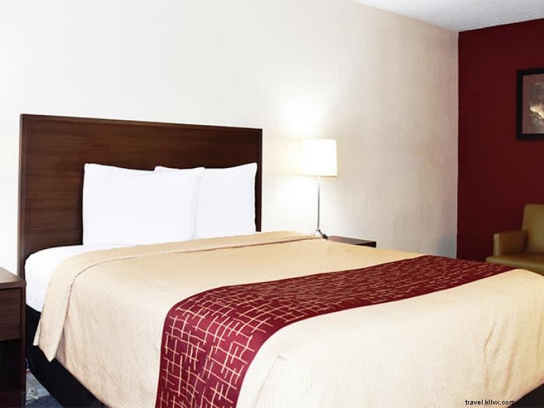 Red Roof Inn & Suites Athens – Comfortable Stay Near Commerce Area