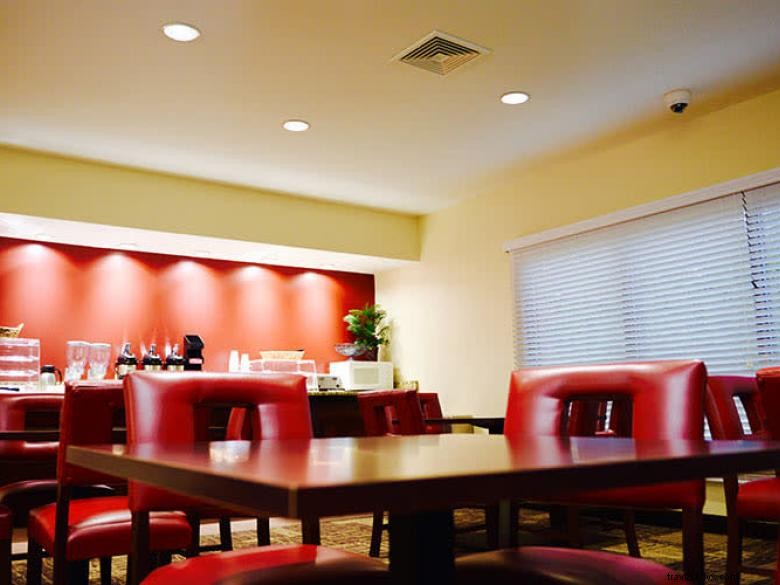 Red Roof Inn & Suites Athens – Comfortable Stay Near Commerce Area