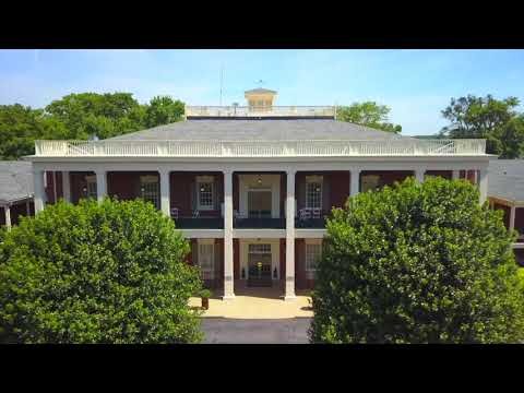 Stone Mountain Inn – Charming Retreat with Outdoor Pool