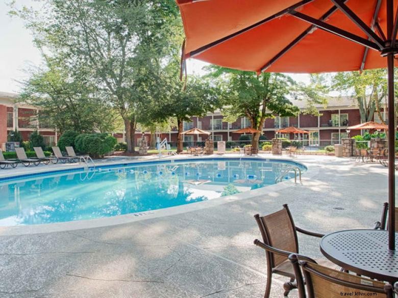 Stone Mountain Inn – Charming Retreat with Outdoor Pool