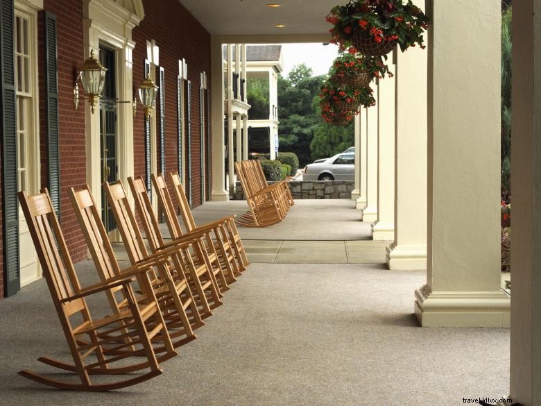 Stone Mountain Inn – Charming Retreat with Outdoor Pool