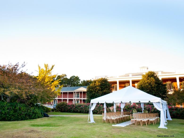 Stone Mountain Inn – Charming Retreat with Outdoor Pool