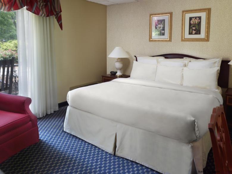 Stone Mountain Inn – Charming Retreat with Outdoor Pool