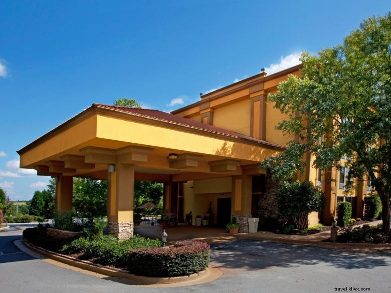 Holiday Inn Express Forsyth – Comfortable & Convenient Stay