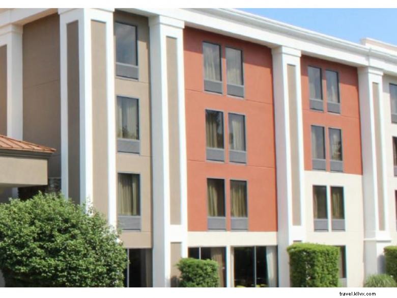 Holiday Inn Express Forsyth – Comfortable & Convenient Stay