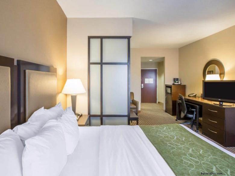 Comfort Suites Southpoint – Premium Comfort, Prime Location