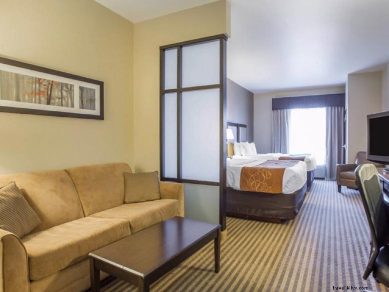 Comfort Suites Southpoint – Premium Comfort, Prime Location