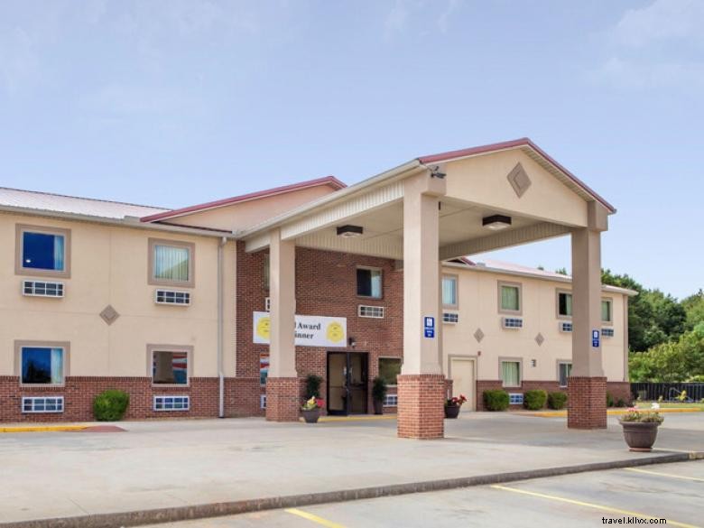 Econo Lodge Inn & Suites in Rockmart – Comfort & Convenience