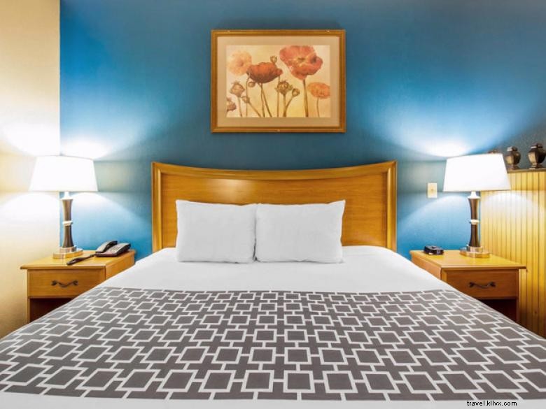 Econo Lodge Inn & Suites in Rockmart – Comfort & Convenience