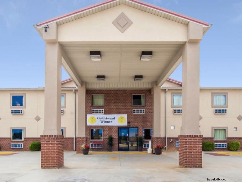 Econo Lodge Inn & Suites in Rockmart – Comfort & Convenience