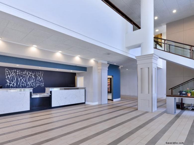 Garden Plaza Hotel – Elegant Riverside Stay with Luxury Amenities