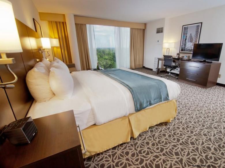 Garden Plaza Hotel – Elegant Riverside Stay with Luxury Amenities