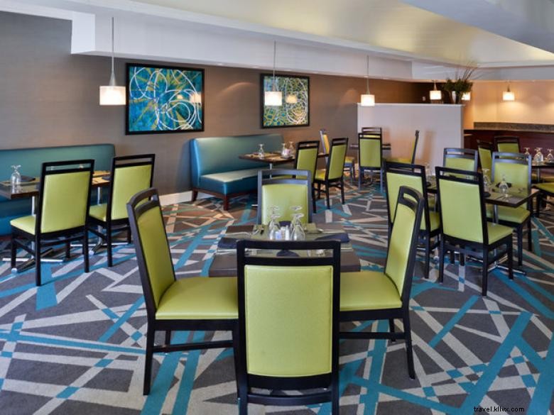 Garden Plaza Hotel – Elegant Riverside Stay with Luxury Amenities