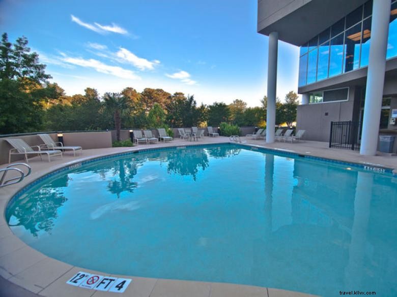 Garden Plaza Hotel – Elegant Riverside Stay with Luxury Amenities