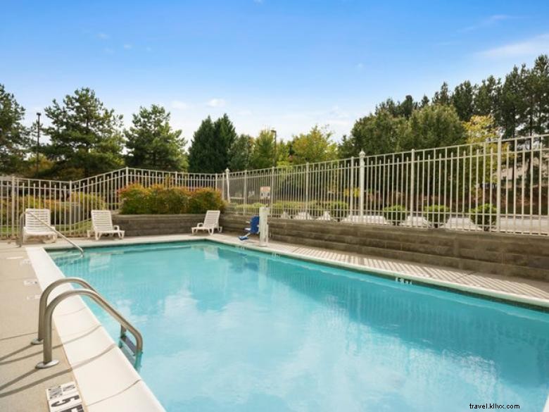 Country Inn & Suites by Radisson – Comfortable & Convenient Stay in Norcross