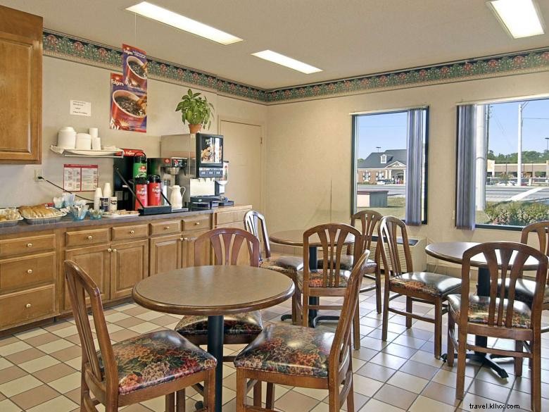 Days Inn by Wyndham Bainbridge – Comfortable & Affordable Stay in Southwest Georgia