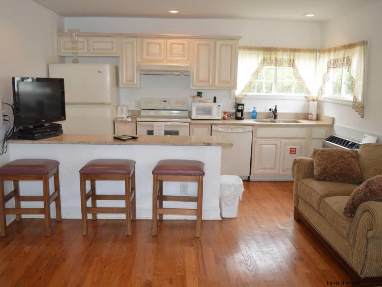 Discover Holloway Cottages: Charming Retreats in Indian Springs