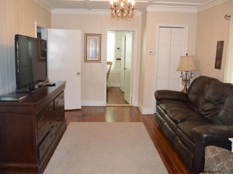 Discover Holloway Cottages: Charming Retreats in Indian Springs