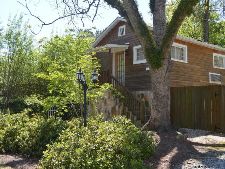 Discover Holloway Cottages: Charming Retreats in Indian Springs