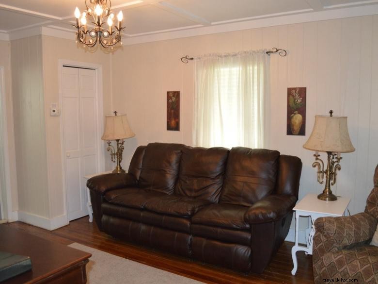 Discover Holloway Cottages: Charming Retreats in Indian Springs