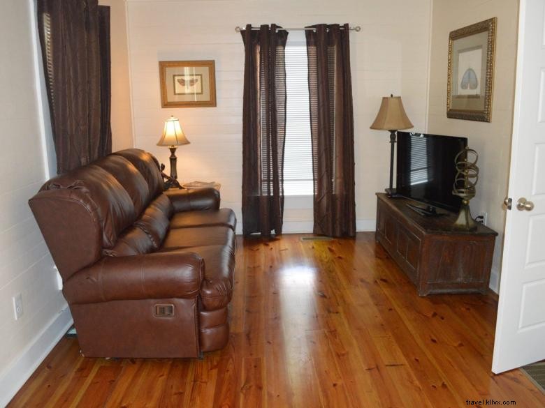 Discover Holloway Cottages: Charming Retreats in Indian Springs