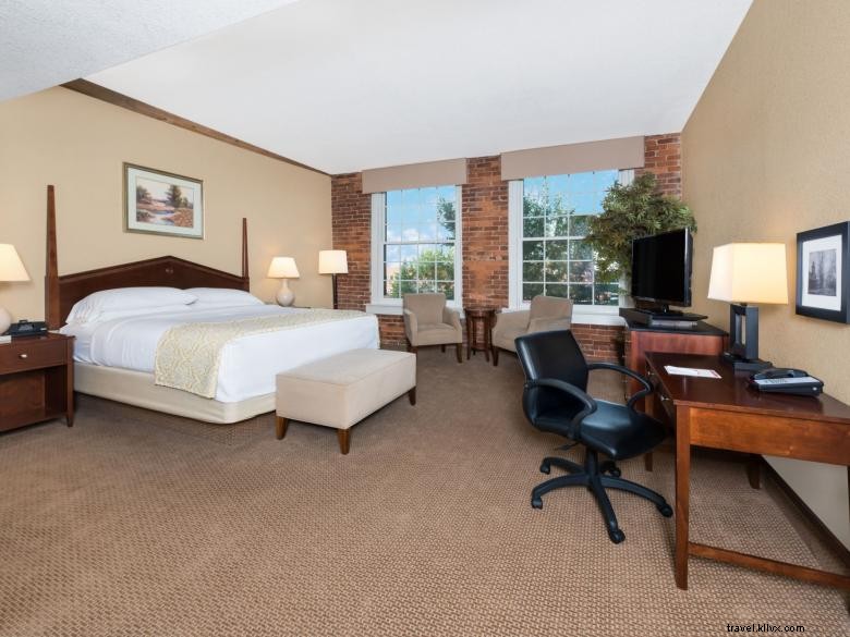 Stay at Hawthorn Suites by Wyndham – Rome’s Comfortable & Convenient Accommodation