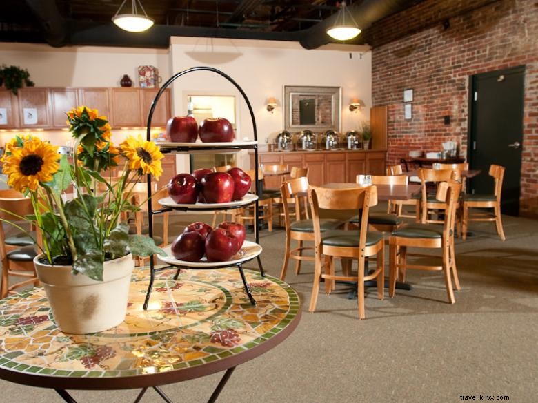 Stay at Hawthorn Suites by Wyndham – Rome’s Comfortable & Convenient Accommodation