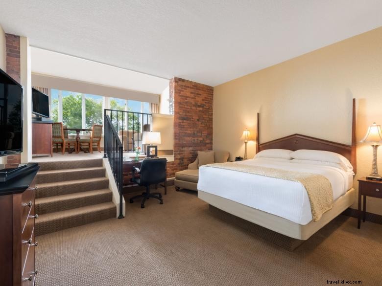 Stay at Hawthorn Suites by Wyndham – Rome’s Comfortable & Convenient Accommodation