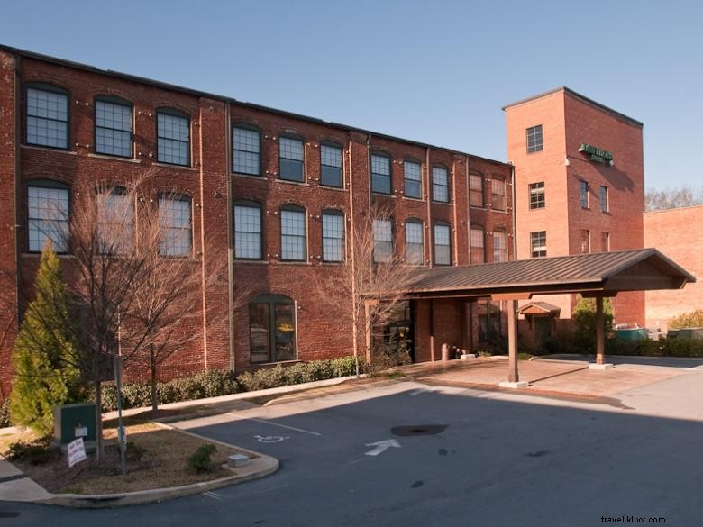 Stay at Hawthorn Suites by Wyndham – Rome’s Comfortable & Convenient Accommodation