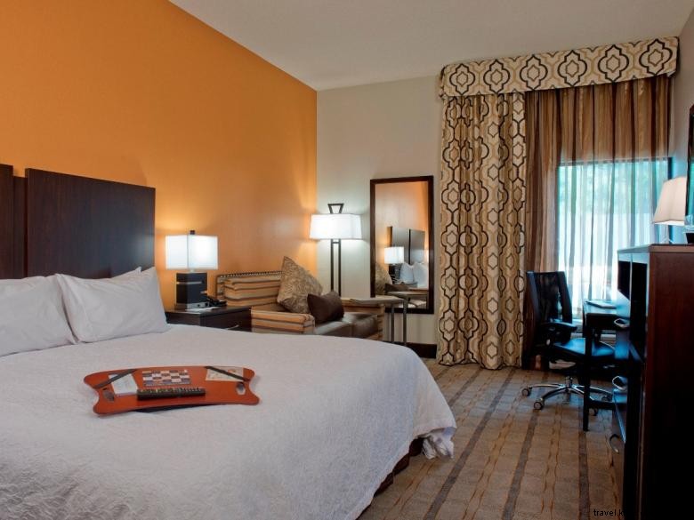 Stay Comfortably at Hampton Inn Milledgeville – Modern Rooms & Friendly Service