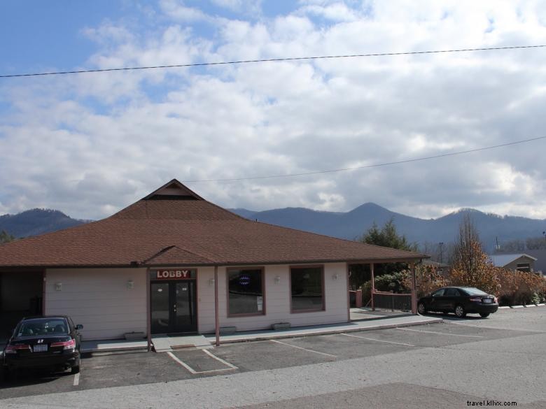 Mountain Valley Inn: Luxury Mountain Retreat with Stunning Views