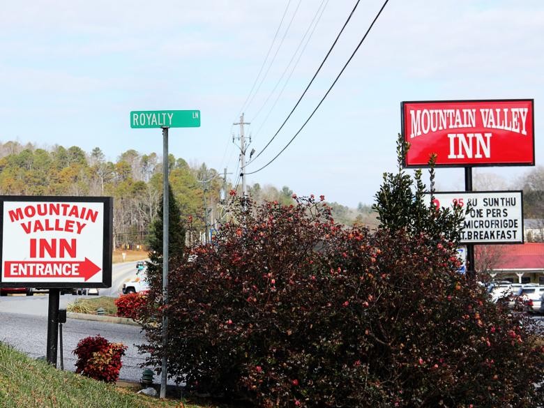 Mountain Valley Inn: Luxury Mountain Retreat with Stunning Views