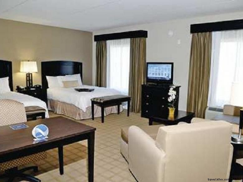 Stay at Hampton Inn & Suites Flowery Branch – Free WiFi, Breakfast & Comfort