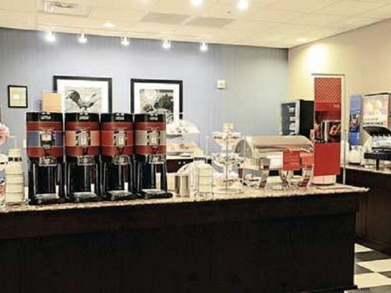 Stay at Hampton Inn & Suites Flowery Branch – Free WiFi, Breakfast & Comfort