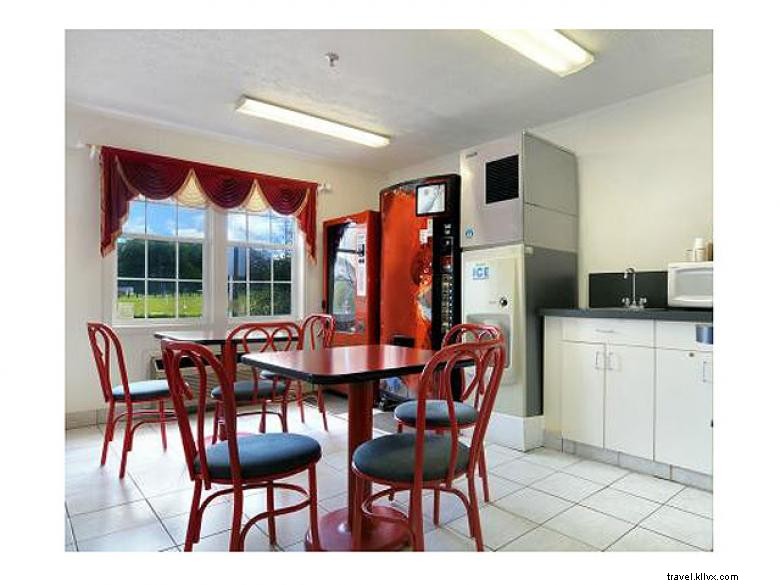 Holiday Lodge Greensboro – Premium Comfort & Relaxation