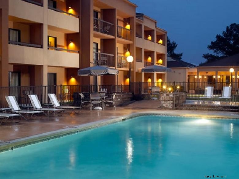 Courtyard by Marriott Savannah Midtown: Comfort & Convenience in the Heart of the City