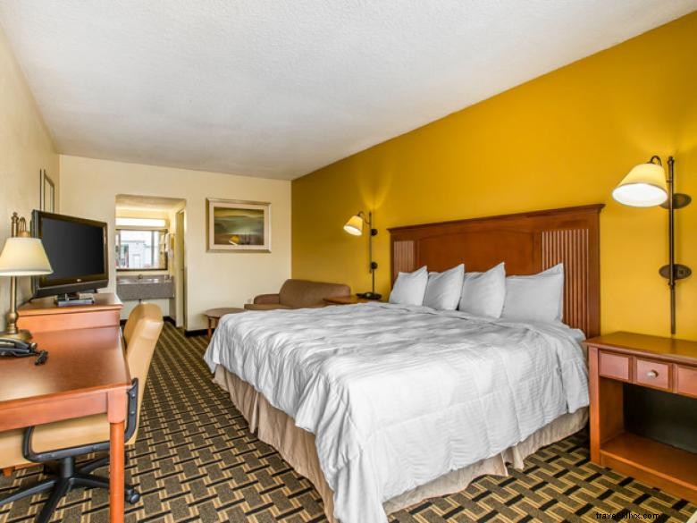 Econo Lodge Byron – Comfortable Stay in Historic Heartland