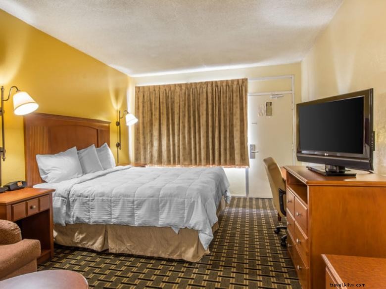 Econo Lodge Byron – Comfortable Stay in Historic Heartland