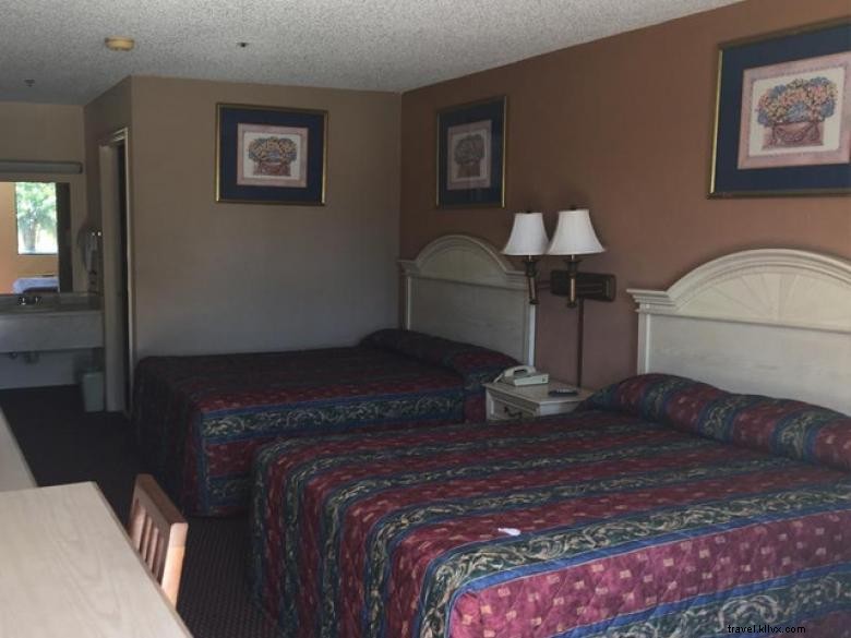 Relax Inn Albany – Pet‑Friendly, Free Breakfast & High‑Speed Wi‑Fi