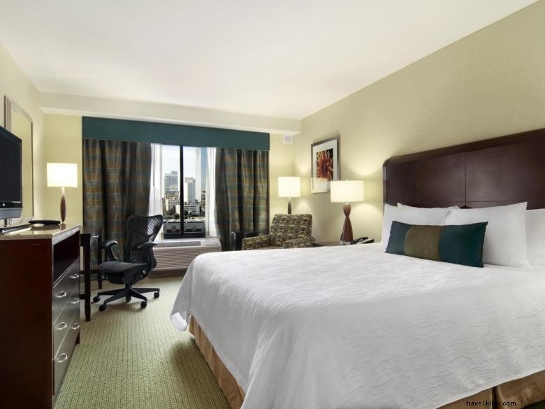 Exclusive Hilton & Georgia Aquarium Packages in Downtown Atlanta