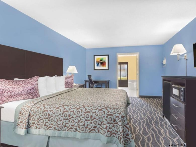 Days Inn & Suites by Wyndham – Comfortable Stay in Norcross, Atlanta Metro