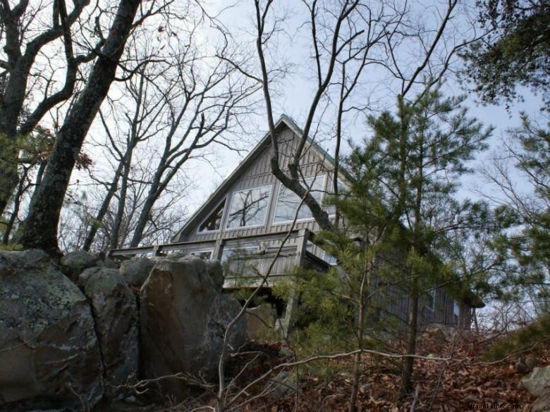 Buzzards Roost Cottage – Scenic Retreat Near Horse Farm