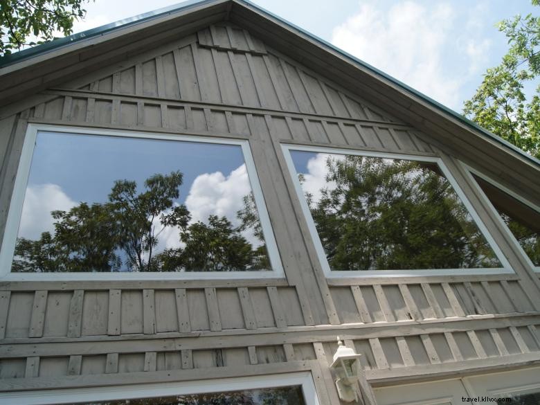 Buzzards Roost Cottage – Scenic Retreat Near Horse Farm